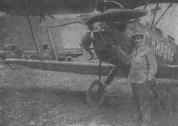 Артем Кациян во время тренировочных полетов на По-2