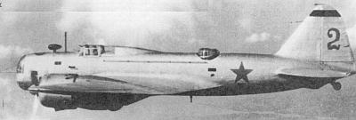 Советский дальний бомбардировщик ДБ-3 в полете
