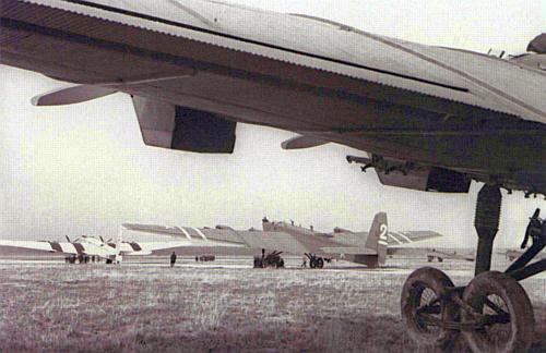Советские тяжелые бомбардировщики ТБ-3 на аэродроме