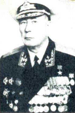 Командир 52-го МТАП (декабрь 1952 г. — декабрь 1955 г.) Герой Советского Союза В.И.Минаков