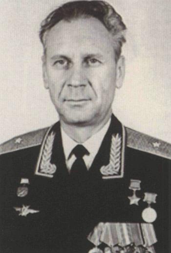 Генерал-майор авиации А.С.Бежевец