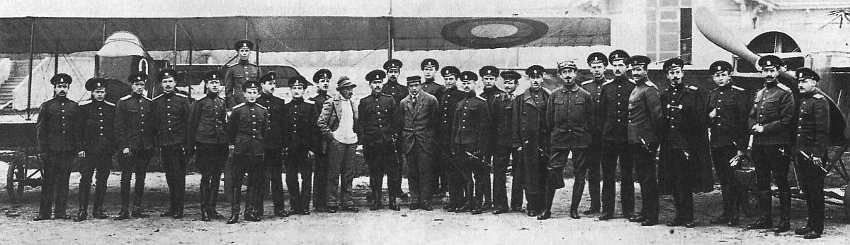Первый выпуск Московской школы авиации в 1915 г.