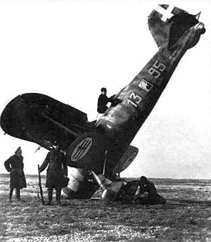 Разбившийся CR.42 из 95-й АЭ (пилот - Пьетро Сальвадора). Ноябрь 1940 г., Орфорднесс