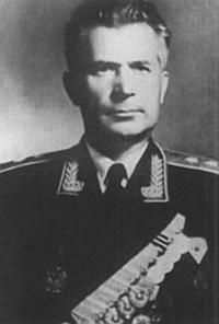 Замкомандующего по зенитной артиллерии полковник С.Л. Спиридонов
