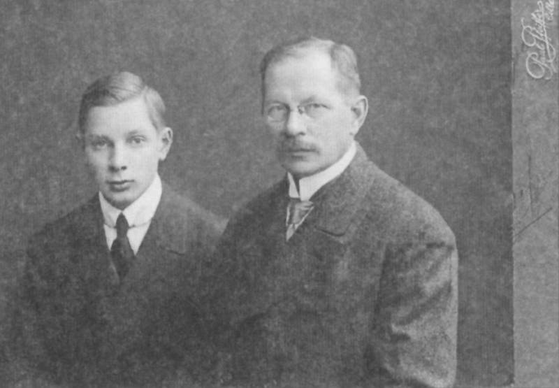 Юлий Меллер с сыном Александром