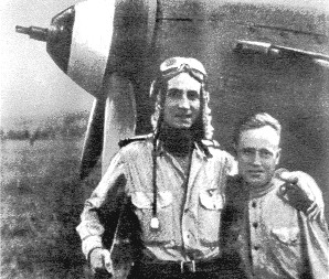 Леон Кюффо со своим механиком, 1944 г.