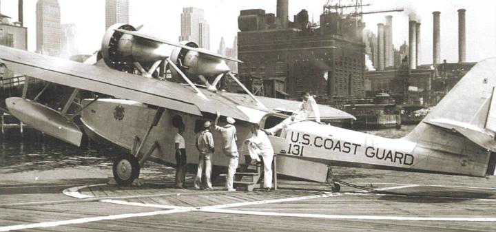 Летающие лодки Douglas Dolphin использовались в Береговой охране США для поисково-спасательных операций