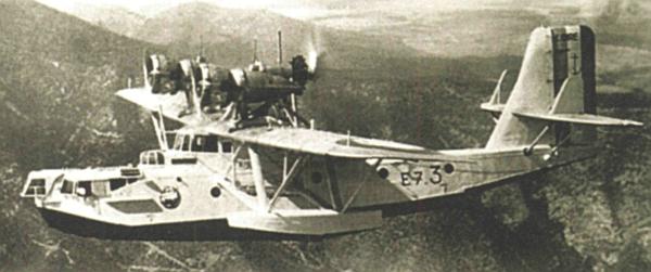 Трехмоторная лодка Луар-70 в полёте