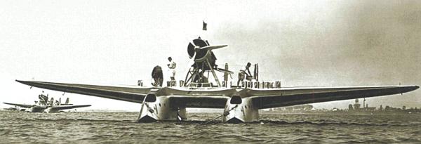Летающая лодка с двумя корпусами и тандемными двигателями Савойя-Маркетти S-55