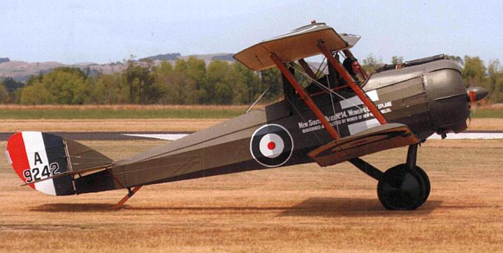 Цветное фото современной реплики De Havilland DH.5