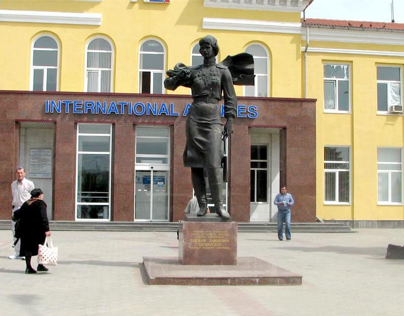 Памятник командиру 46-го Гвардейского Таманского женского авиаполка Евдокии Давыдовне Бершанской