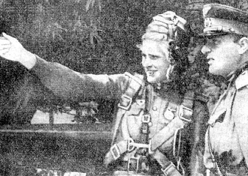 К. М. Блинова перед боевым вылетом, лето 1943 года.